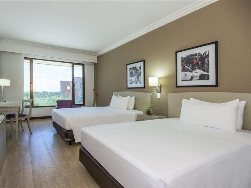 Nh Cali Royal Hotell Exteriör bild