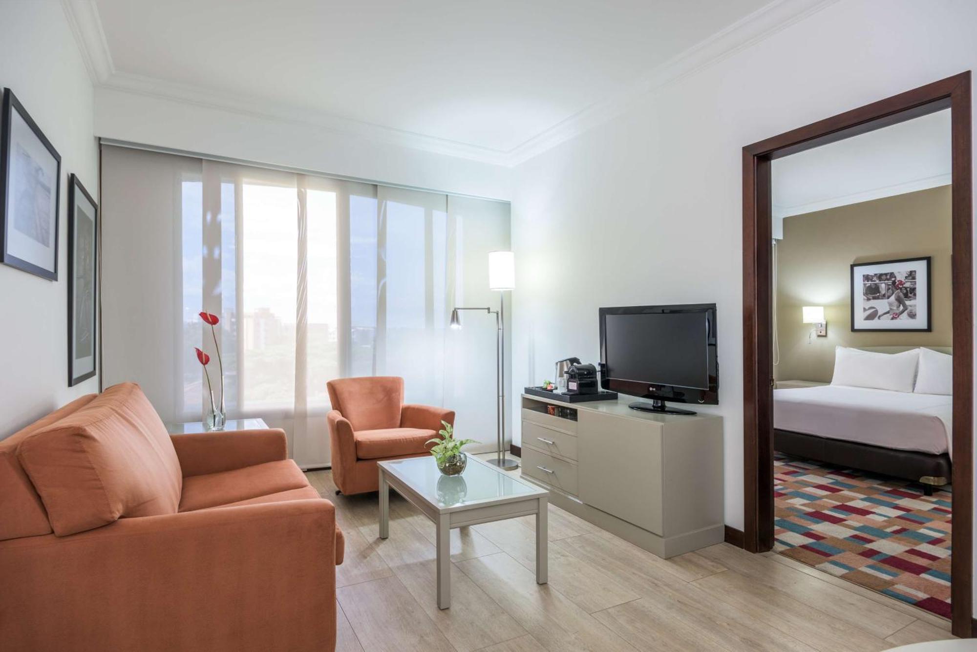 Nh Cali Royal Hotell Exteriör bild